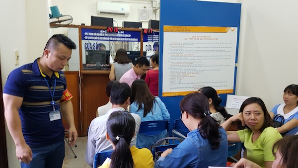 Người dân Hà Nội đổ dồn đi đổi bằng lái xe ảnh 5